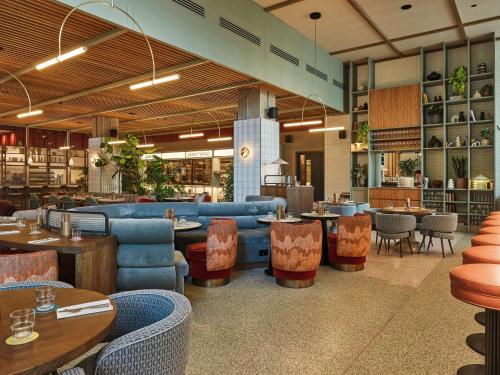 Bar/lounge, TRIBE London Canary Wharf in Canary Wharf Bar/lounge, TRIBE London Canary Wharf in Canary Wharf