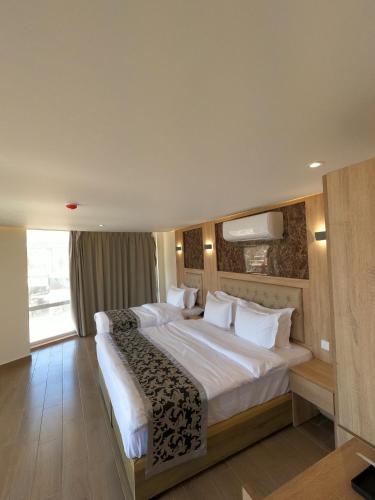 Grand Season Hotel in Aqaba Grand Season Hotel in Aqaba