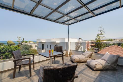 Villa Cicada Chania, steps from the beach, Free Car included