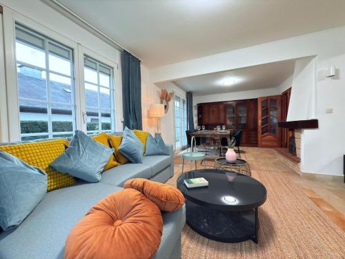 Beautiful house with garden, game, gym, terrace&parking in Штрассе Beautiful house with garden, game, gym, terrace&parking in Штрассе