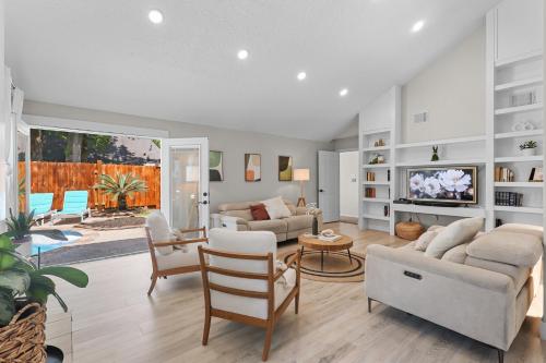 Woodbridge Bungalow - Private Villa Near IAH - Pool in Kingwood Woodbridge Bungalow - Private Villa Near IAH - Pool in Kingwood