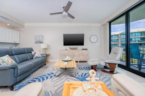 Phoenix on the Bay 1310 condo in Caswell Phoenix on the Bay 1310 condo in Caswell