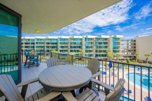 Phoenix on the Bay 1310 condo in Caswell Phoenix on the Bay 1310 condo in Caswell