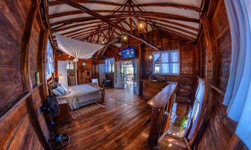 Balcony Bedroom Suite w Romantic Sunsets - AC - Pool in 马萨查帕 Balcony Bedroom Suite w Romantic Sunsets - AC - Pool in 马萨查帕