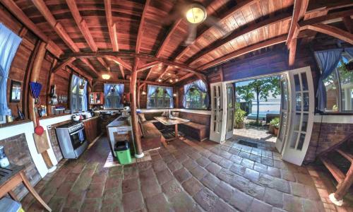 Balcony Bedroom Suite w Romantic Sunsets - AC - Pool in 马萨查帕 Balcony Bedroom Suite w Romantic Sunsets - AC - Pool in 马萨查帕