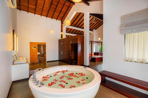 Bathroom, The Calm Resort and Spa in Pasikuda Bathroom, The Calm Resort and Spa in Pasikuda