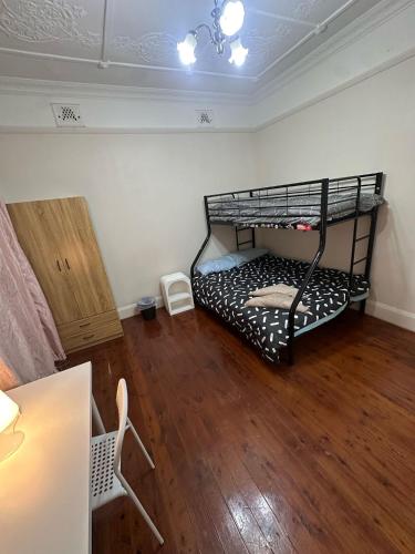 Comfortable Family Room in Central Location - EW1 in Marrickville Comfortable Family Room in Central Location - EW1 in Marrickville