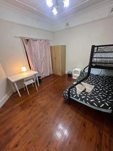 Comfortable Family Room in Central Location - EW1 in Marrickville Comfortable Family Room in Central Location - EW1 in Marrickville
