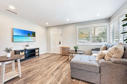 2 Homes in 1 Sleeps 18 10 Min to Zoo and Beach in Linda Vista 2 Homes in 1 Sleeps 18 10 Min to Zoo and Beach in Linda Vista