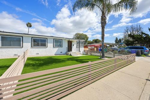 2 Homes in 1 Sleeps 18 10 Min to Zoo and Beach in Linda Vista 2 Homes in 1 Sleeps 18 10 Min to Zoo and Beach in Linda Vista