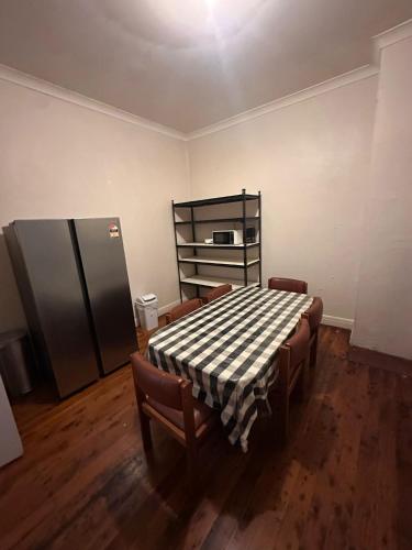 Triple Room in Great Earlwood Location Perfect for Travellers - EW4 in Marrickville Triple Room in Great Earlwood Location Perfect for Travellers - EW4 in Marrickville