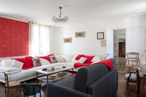 Domaine de Saint-Saturnin in Aumale Domaine de Saint-Saturnin in Aumale