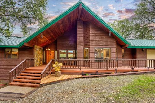 Summit Cabin Stunning home Loaded with amenities in Bass Lake (CA) Summit Cabin Stunning home Loaded with amenities in Bass Lake (CA)