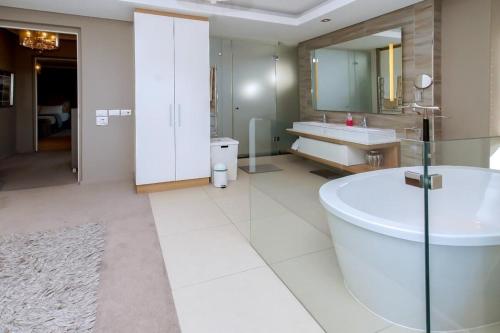 The Residences Crystal Towers in Cape Town The Residences Crystal Towers in Cape Town