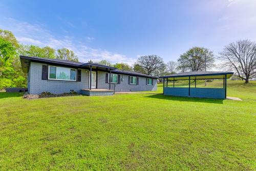 5 Mi to Lake Texoma Wooded Retreat on 3 Acres! in Tishomingo 5 Mi to Lake Texoma Wooded Retreat on 3 Acres! in Tishomingo
