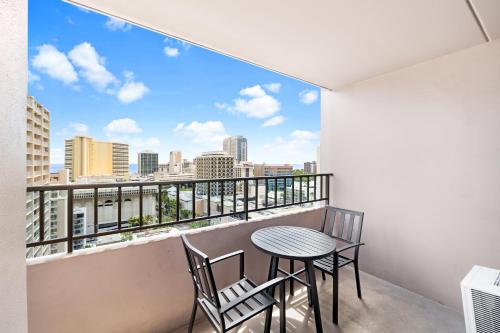 Royal Kuhio 1711 - Spacious Studio with Stunning Ocean City Views in the Heart of Waikiki!