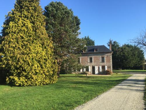 Maison de Maitre du 19ème siècle- Honfleur (Maison de Maitre du 19eme siecle- Honfleur) in Gonneville Sur Honfleur Maison de Maitre du 19ème siècle- Honfleur (Maison de Maitre du 19eme siecle- Honfleur) in Gonneville Sur Honfleur