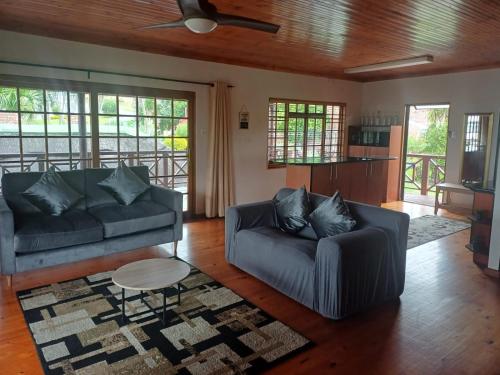 Shared lounge/TV area, Aloe Breeze Cove Rock in Graceland Shared lounge/TV area, Aloe Breeze Cove Rock in Graceland
