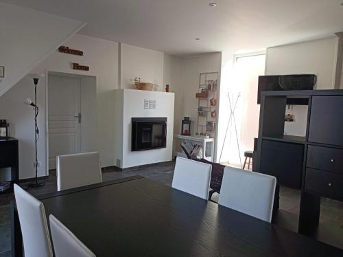 Charmante maison à Souvigny avec jacuzzi (Charmante maison a Souvigny avec jacuzzi) in Souvigny Charmante maison à Souvigny avec jacuzzi (Charmante maison a Souvigny avec jacuzzi) in Souvigny