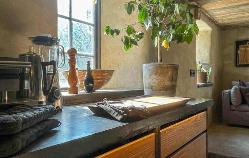 Kitchen, Lovely Home In Larbro With Wifi in Ire Kitchen, Lovely Home In Larbro With Wifi in Ire