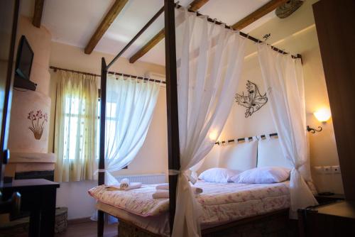 This photo about Kallisto Traditional Houses shared on HyHotel.com