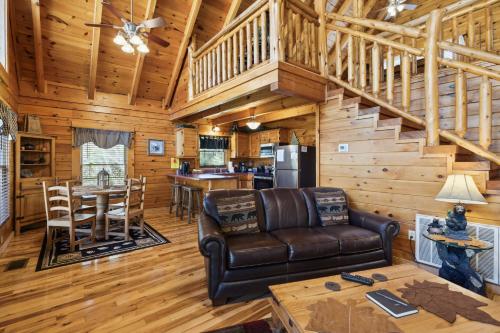 Are We Bear Yet Rustic 1BR Cabin with Hot Tub Pools & Fireplace1 Mile from Parkway in 마운트 자이언 Are We Bear Yet Rustic 1BR Cabin with Hot Tub Pools & Fireplace1 Mile from Parkway in 마운트 자이언