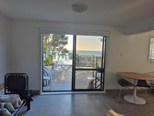 Raumati South Beach Studio in เปคาคาริกิ Raumati South Beach Studio in เปคาคาริกิ