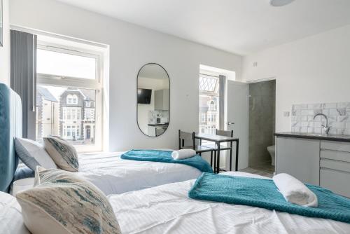 Cosy Cardiff Apartments - Garden Lounge