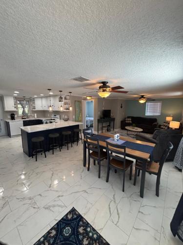 Gorgeous Seaside Seashell Cottage! in Hudson (FL) Gorgeous Seaside Seashell Cottage! in Hudson (FL)