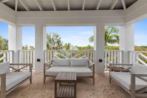 Balcony/terrace, Romora Bay Resort & Marina in Dunmore Town Balcony/terrace, Romora Bay Resort & Marina in Dunmore Town