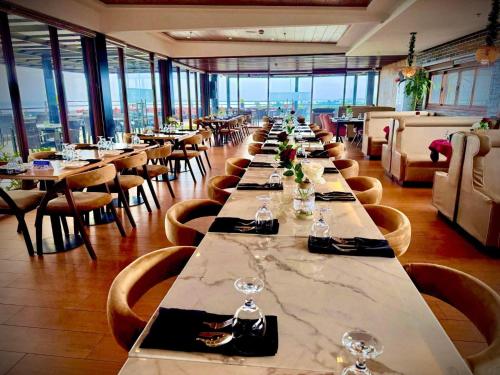 レッド アイアン ホテル (Red Iron Hotel) in 東サマル レッド アイアン ホテル (Red Iron Hotel) in 東サマル
