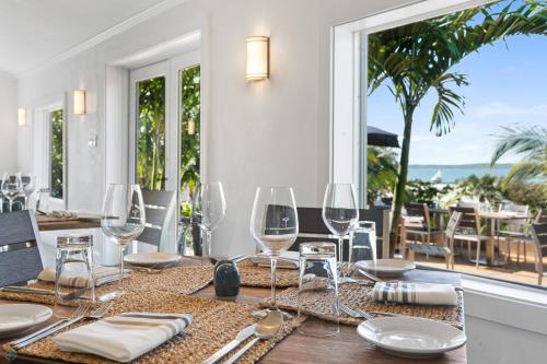 Restaurant, Romora Bay Resort & Marina in Dunmore Town Restaurant, Romora Bay Resort & Marina in Dunmore Town