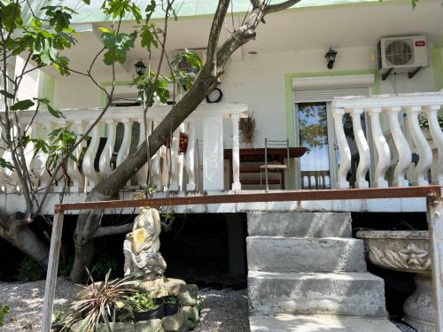 Green Villa in Bar Green Villa in Bar