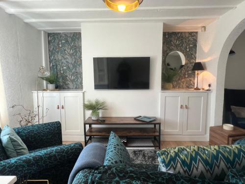 Attractions, Comfy and Connected Standish Home - Two Mins from M6 Jct-27 in Wigan Attractions, Comfy and Connected Standish Home - Two Mins from M6 Jct-27 in Wigan