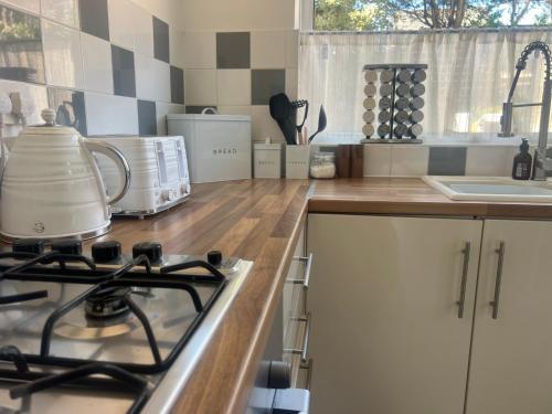 Facilities, Comfy and Connected Standish Home - Two Mins from M6 Jct-27 in Wigan Facilities, Comfy and Connected Standish Home - Two Mins from M6 Jct-27 in Wigan