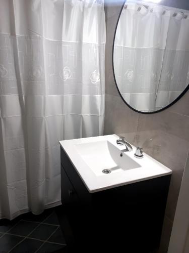 حمام, Blue House in San Nicolas De Los Arroyos حمام, Blue House in San Nicolas De Los Arroyos