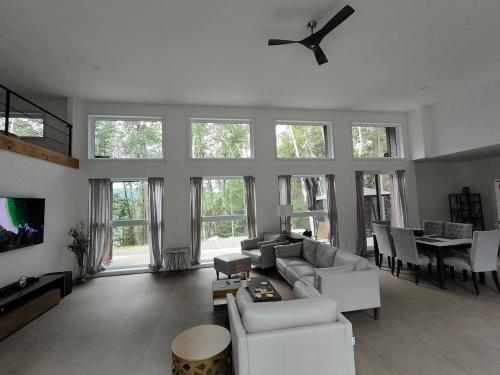 Nature modern lake retreat in Nominingue (QC) Nature modern lake retreat in Nominingue (QC)