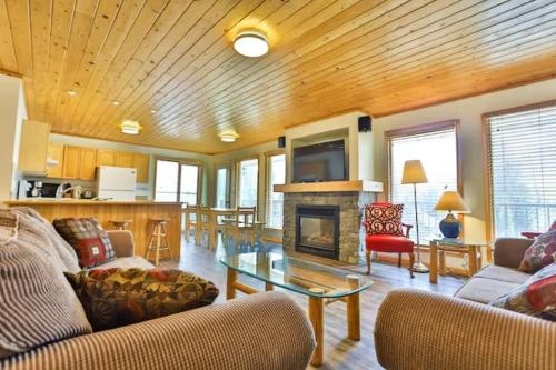 Dog friendly Home on Ski Hill with Hot Tub by StayIn in Fernie Dog friendly Home on Ski Hill with Hot Tub by StayIn in Fernie