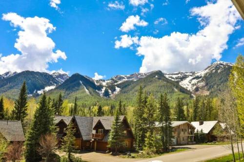 Dog friendly Home on Ski Hill with Hot Tub by StayIn in Fernie Dog friendly Home on Ski Hill with Hot Tub by StayIn in Fernie