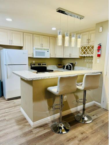 Comfy & Family Friendly in Central San Diego in Serra Mesa Comfy & Family Friendly in Central San Diego in Serra Mesa