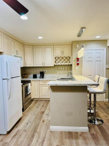 Comfy & Family Friendly in Central San Diego in Serra Mesa Comfy & Family Friendly in Central San Diego in Serra Mesa