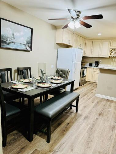 Comfy & Family Friendly in Central San Diego in Serra Mesa Comfy & Family Friendly in Central San Diego in Serra Mesa