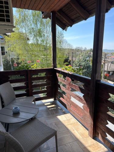 Terraza/balcón, Vila San Nicoara in Curtea De Arges Terraza/balcón, Vila San Nicoara in Curtea De Arges