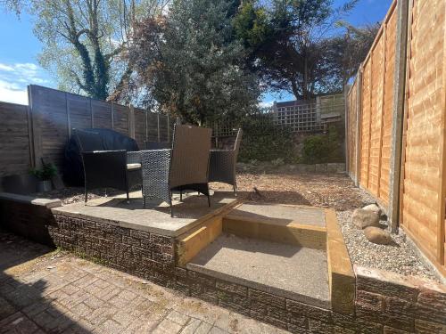 Garden, Comfy and Connected Standish Home - Two Mins from M6 Jct-27 in Wigan Garden, Comfy and Connected Standish Home - Two Mins from M6 Jct-27 in Wigan