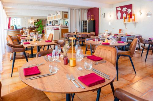 Au Bien Etre piscine chauffee in Villecroze Au Bien Etre piscine chauffee in Villecroze