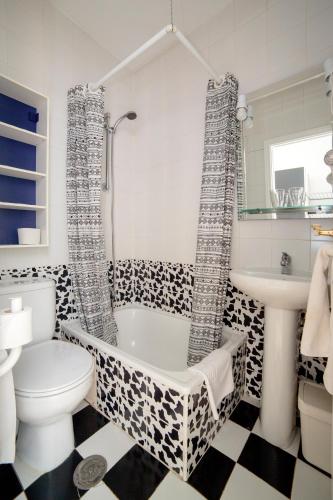 This photo about Hostal Adriano shared on HyHotel.com