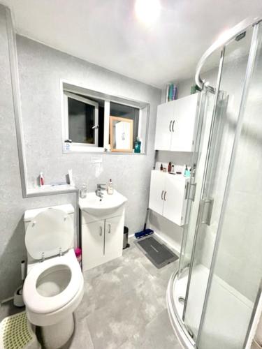 Single room in 3 bedroom house in Danderhall Single room in 3 bedroom house in Danderhall
