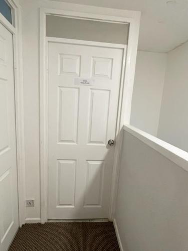 Single room in 3 bedroom house in Danderhall Single room in 3 bedroom house in Danderhall