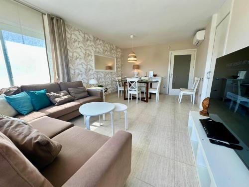 gedeelde lounge/tv-ruimte, A 600 metros de la playa con piscina, ideal para familias in S'Agaro gedeelde lounge/tv-ruimte, A 600 metros de la playa con piscina, ideal para familias in S'Agaro