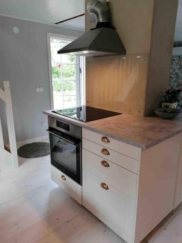 Kitchen, Avskilt nyrenoverat hus pa stor naturtomt med narheten till bade Visby och havet in Djupkvior Kitchen, Avskilt nyrenoverat hus pa stor naturtomt med narheten till bade Visby och havet in Djupkvior